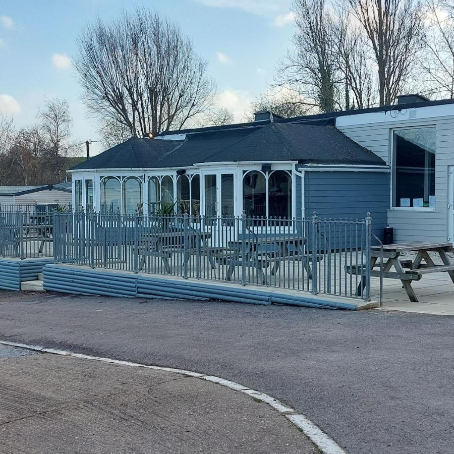 Warden Springs Caravan Park Ms16 Thornhill Road, Eastchurch,Me124Hf Sheerness Exteriör bild
